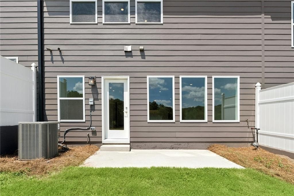 3 bedroom, 3 bathroom, 1,919 sq ft townhouse under contract at 214 Redbud Road, Canton, GA 30114 — photo 2
