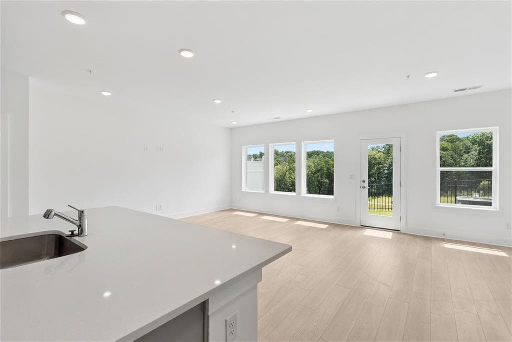 3 bedroom, 3 bathroom, 1,910 sq ft townhouse for sale at 210 Redbud Road, Canton, GA 30114 — photo 6
