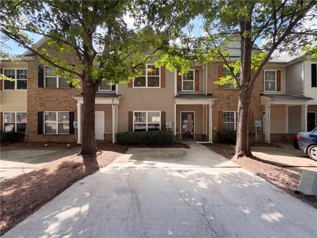 2 bedroom, 2 bathroom, 1,352 sq ft townhouse for sale at 1689 Broad River Road, Atlanta, GA 30349