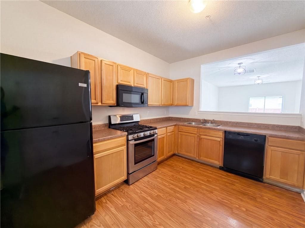 2 bedroom, 2 bathroom, 1,352 sq ft townhouse for sale at 1689 Broad River Road, Atlanta, GA 30349 — photo 7
