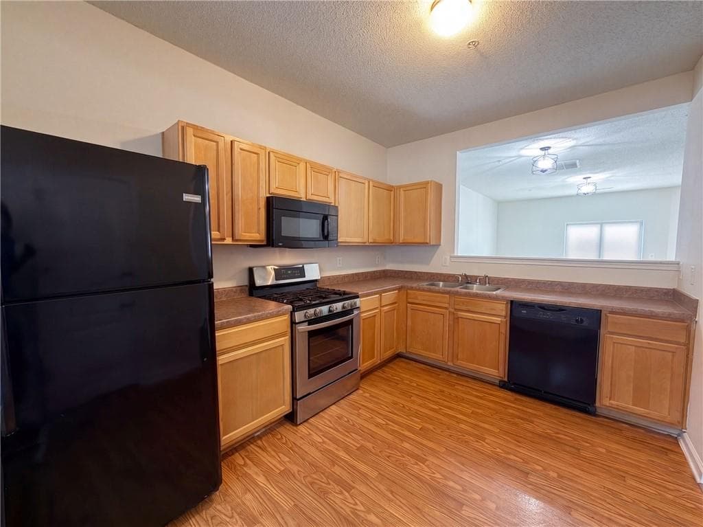 2 bedroom, 2 bathroom, 1,352 sq ft townhouse for sale at 1689 Broad River Road, Atlanta, GA 30349 — photo 8
