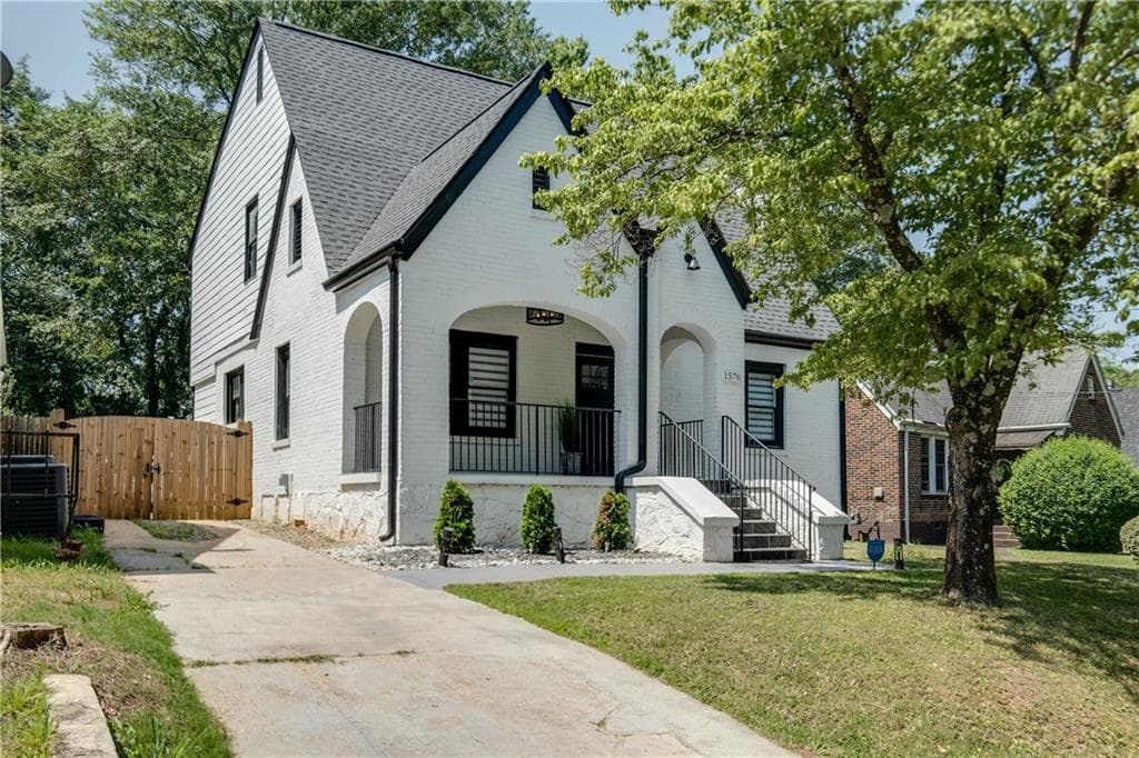 3 bedroom, 3 bathroom, 1,918 sq ft single family residence for sale at 1576 Beecher Street, Atlanta, GA 30310