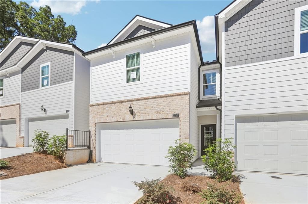 3 bedroom, 3 bathroom, 1,640 sq ft townhouse for sale at 7858 Marie Way, Fairburn, GA 30213 — photo 4