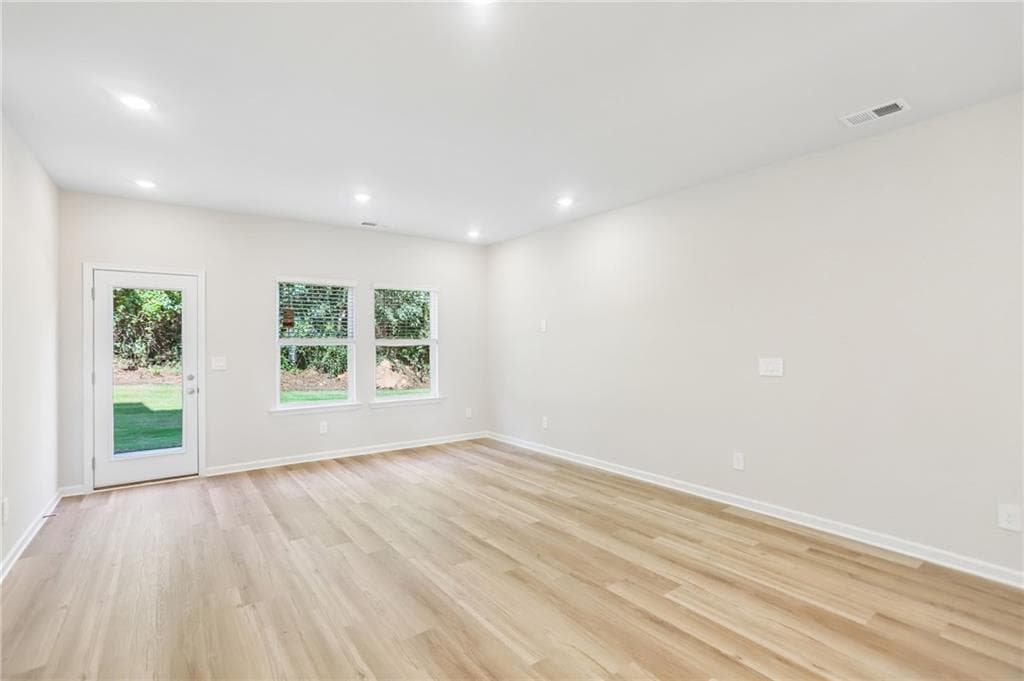 3 bedroom, 3 bathroom, 1,640 sq ft townhouse for sale at 7858 Marie Way, Fairburn, GA 30213 — photo 6