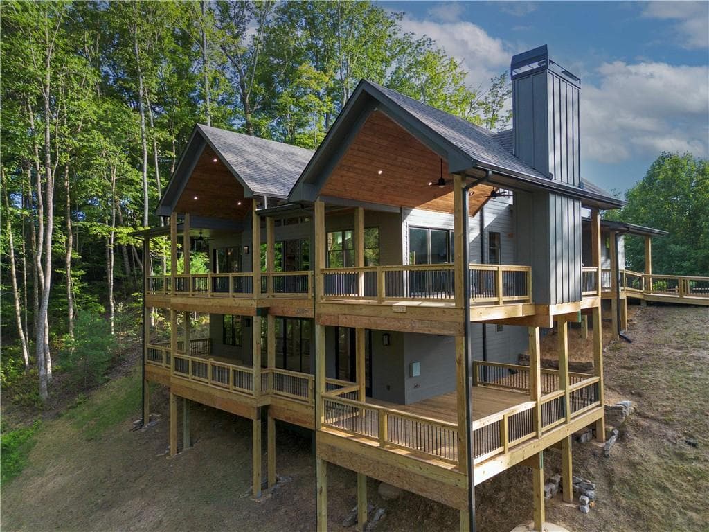 4 bedroom, 5 bathroom, 4,021 sq ft single family residence under contract at 750 Settlers Ridge Rd, Ellijay, GA 30540 — photo 4