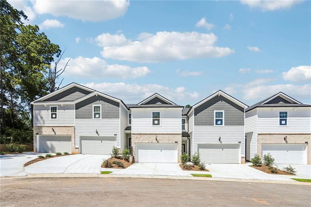 3 bedroom, 3 bathroom, 1,640 sq ft townhouse under contract at 7856 Marie Way, Fairburn, GA 30213 — photo 2