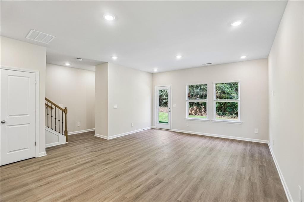3 bedroom, 3 bathroom, 1,640 sq ft townhouse under contract at 7856 Marie Way, Fairburn, GA 30213 — photo 6