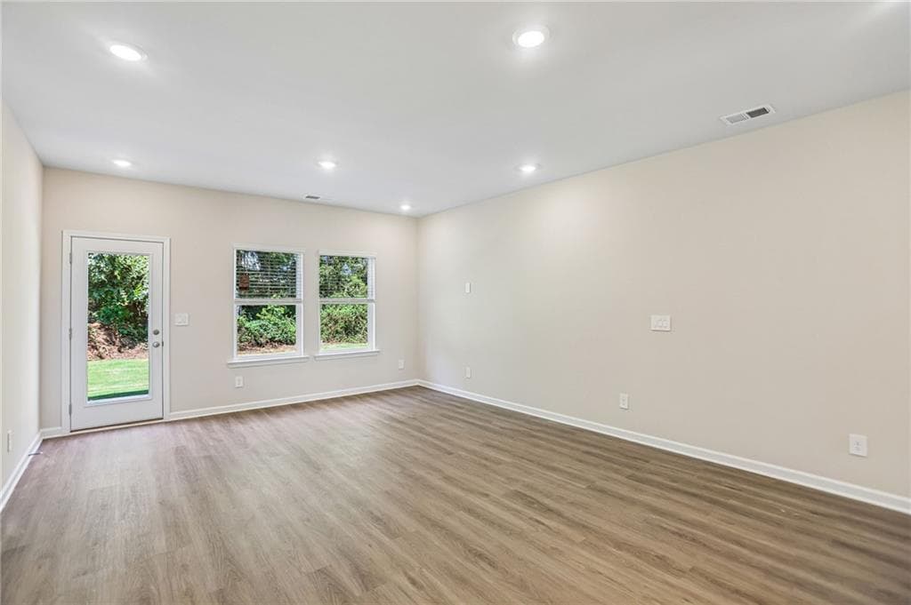 3 bedroom, 3 bathroom, 1,640 sq ft townhouse under contract at 7856 Marie Way, Fairburn, GA 30213 — photo 8