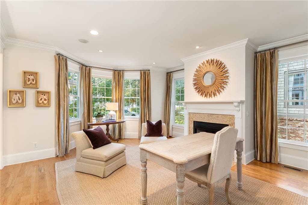 4 bedroom, 4 bathroom, 4,851 sq ft single family residence under contract at 896 Glenbrook Drive, Atlanta, GA 30318 — photo 5