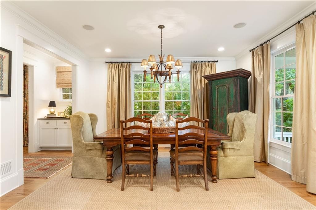 4 bedroom, 4 bathroom, 4,851 sq ft single family residence under contract at 896 Glenbrook Drive, Atlanta, GA 30318 — photo 6