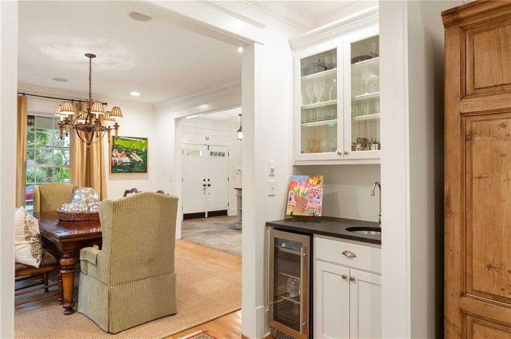 4 bedroom, 4 bathroom, 4,851 sq ft single family residence under contract at 896 Glenbrook Drive, Atlanta, GA 30318 — photo 7