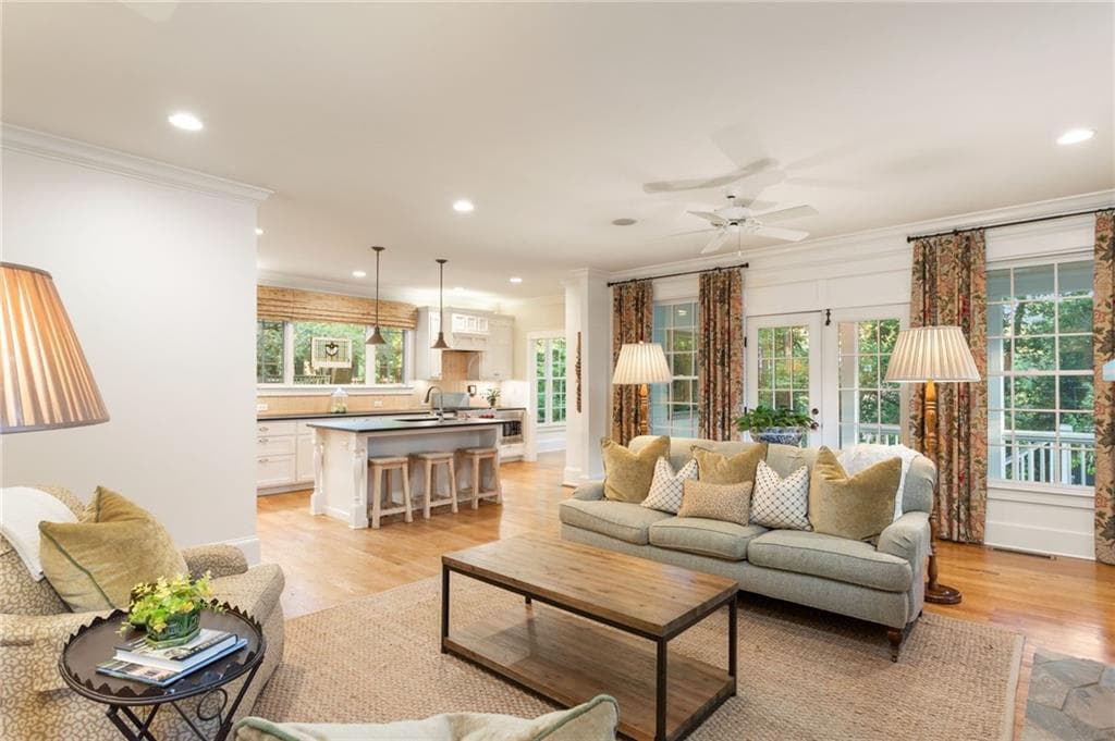 4 bedroom, 4 bathroom, 4,851 sq ft single family residence under contract at 896 Glenbrook Drive, Atlanta, GA 30318 — photo 10