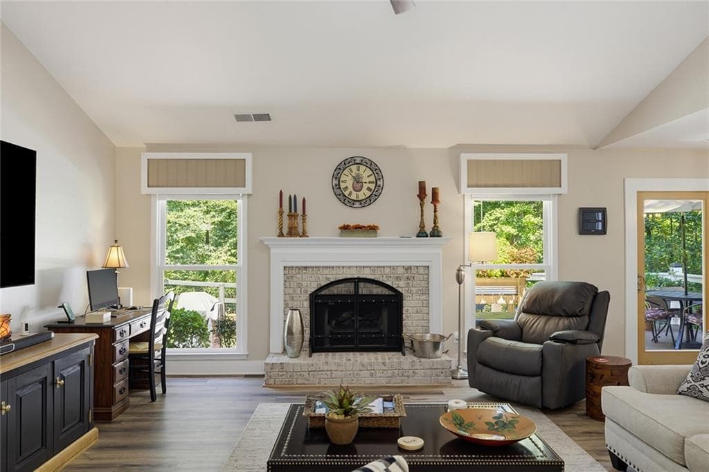 3 bedroom, 2 bathroom, 1,760 sq ft single family residence under contract at 5374 Olde Mill Drive, Woodstock, GA 30188 — photo 4
