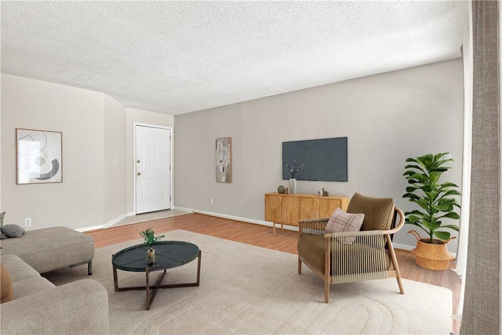 2 bedroom, 2 bathroom, 1,200 sq ft condominium for sale at 1101 Garden Court, Sandy Springs, GA 30328 — photo 3