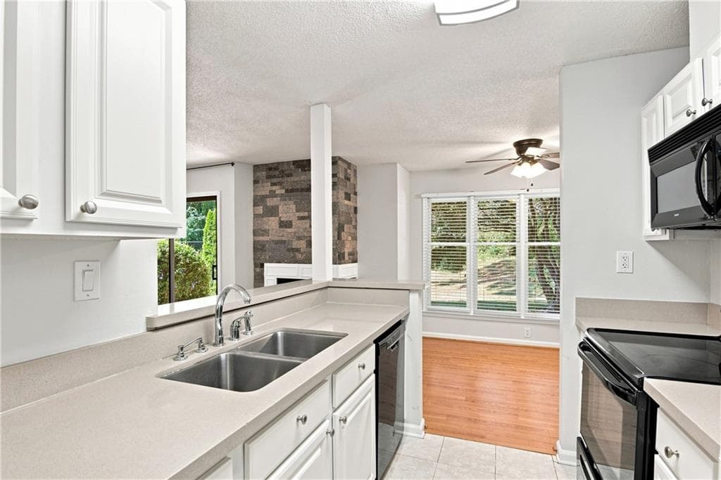 2 bedroom, 2 bathroom, 1,200 sq ft condominium for sale at 1101 Garden Court, Sandy Springs, GA 30328 — photo 6