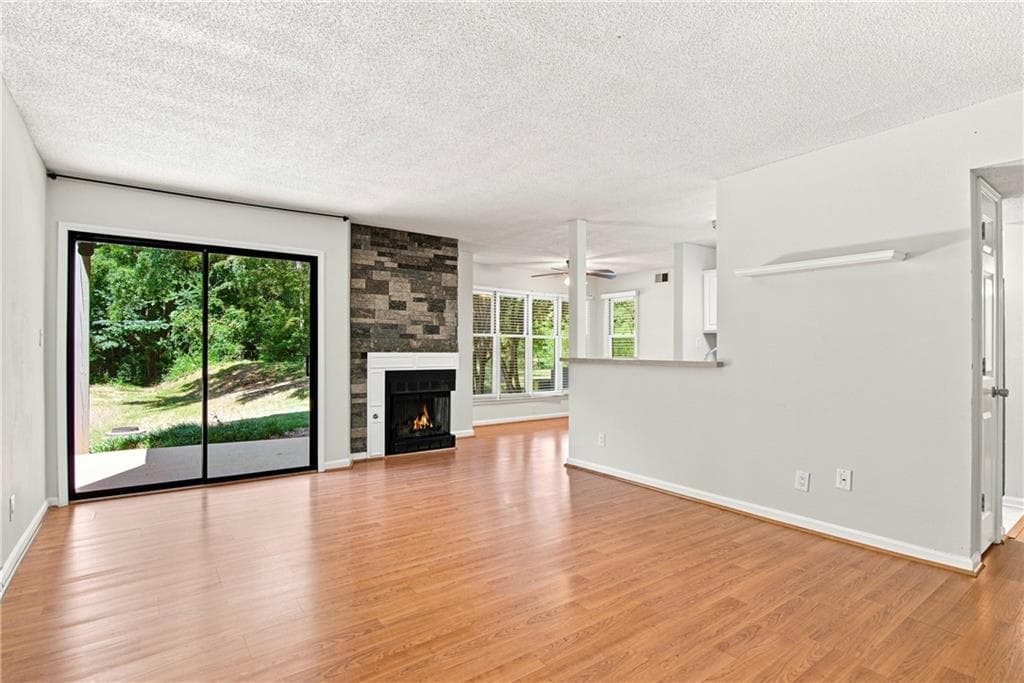 2 bedroom, 2 bathroom, 1,200 sq ft condominium for sale at 1101 Garden Court, Sandy Springs, GA 30328 — photo 7