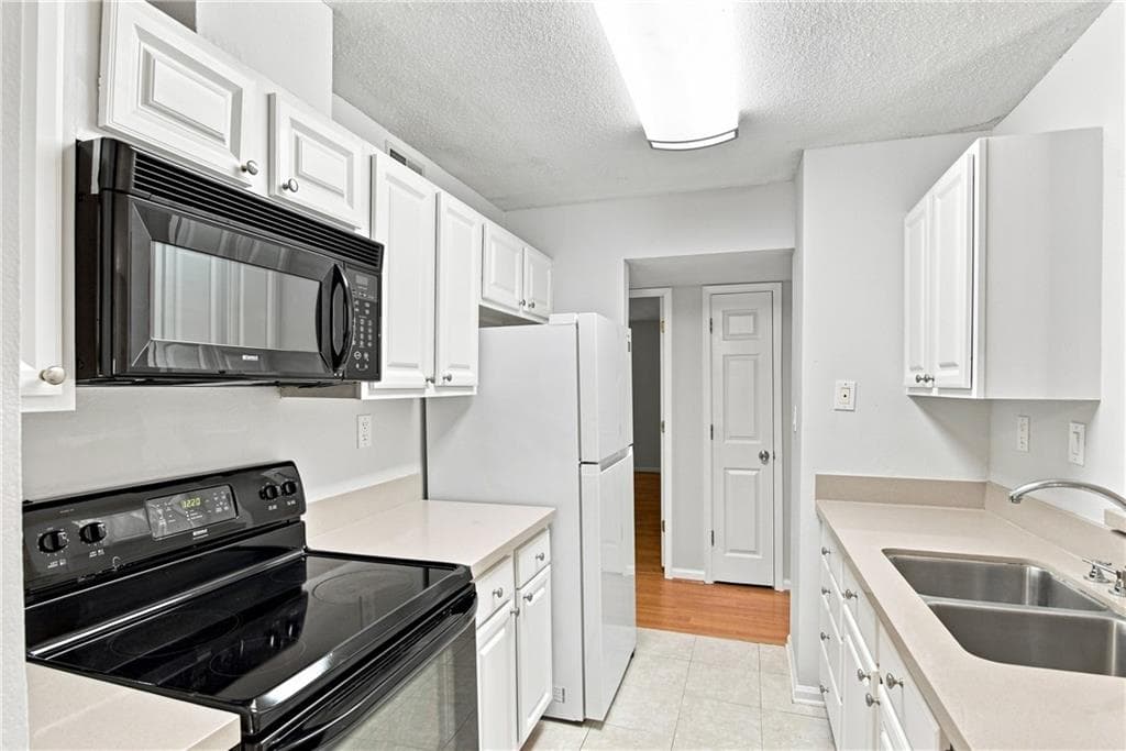 2 bedroom, 2 bathroom, 1,200 sq ft condominium for sale at 1101 Garden Court, Sandy Springs, GA 30328 — photo 9