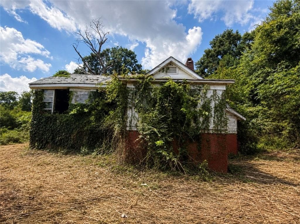 1 bedroom, 1 bathroom, 912 sq ft single family residence for sale at 3198 Latona Drive, Atlanta, GA 30354 — photo 1 of 7