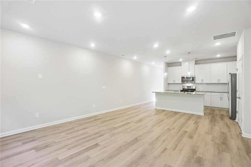 3 bedroom, 3 bathroom, 1,640 sq ft townhouse under contract at 7860 Marie Way, Fairburn, GA 30213 — photo 8