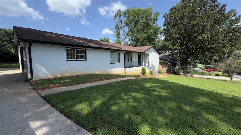 4 bedroom, 3 bathroom, 2,730 sq ft single family residence for sale at 1050 Forest Heights Road, Stone Mountain, GA 30083 — photo 2