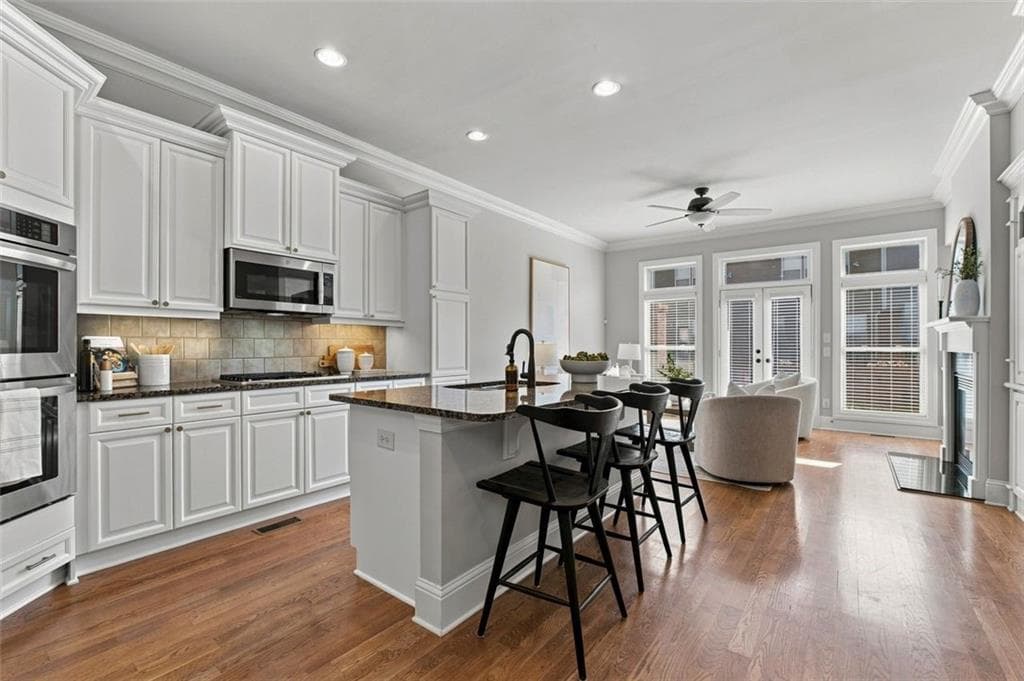 3 bedroom, 4 bathroom, 2,080 sq ft townhouse for sale at 1736 Breyerton Drive, Atlanta, GA 30329 — photo 6