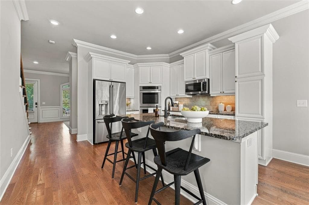3 bedroom, 4 bathroom, 2,080 sq ft townhouse for sale at 1736 Breyerton Drive, Atlanta, GA 30329 — photo 8