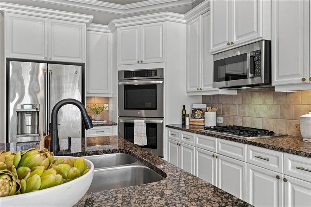 3 bedroom, 4 bathroom, 2,080 sq ft townhouse for sale at 1736 Breyerton Drive, Atlanta, GA 30329 — photo 9