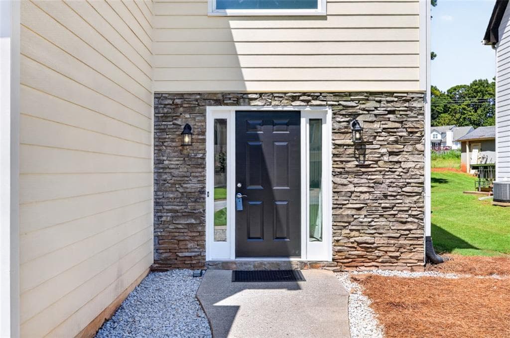 3 bedroom, 3 bathroom, 1,781 sq ft single family residence for sale at 1975 Watercrest Circle, Lawrenceville, GA 30043 — photo 3