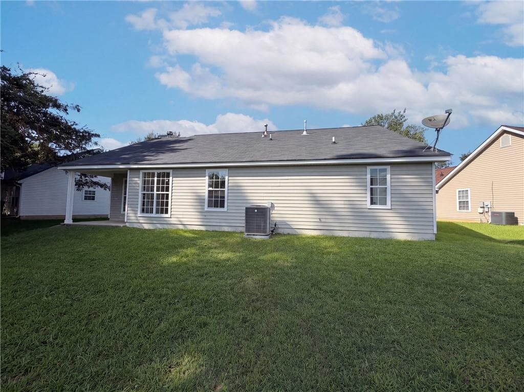3 bedroom, 2 bathroom, 1,498 sq ft single family residence for sale at 1088 Meadow Glen Circle, Fairburn, GA 30213 — photo 5