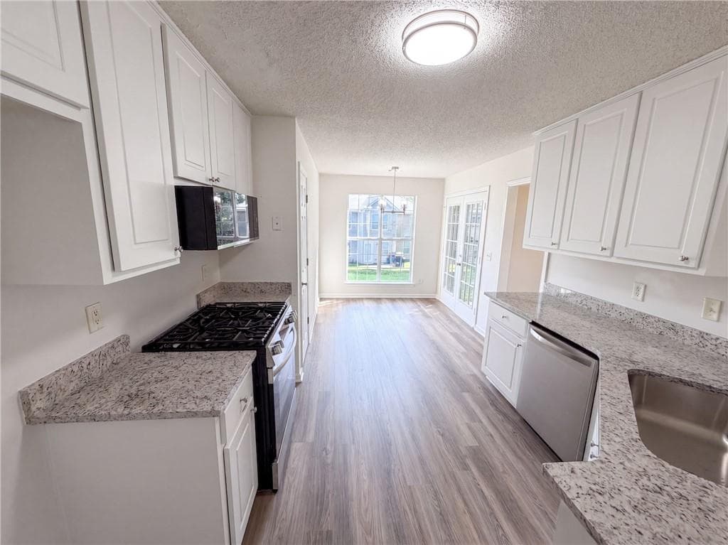 3 bedroom, 2 bathroom, 1,498 sq ft single family residence for sale at 1088 Meadow Glen Circle, Fairburn, GA 30213 — photo 6