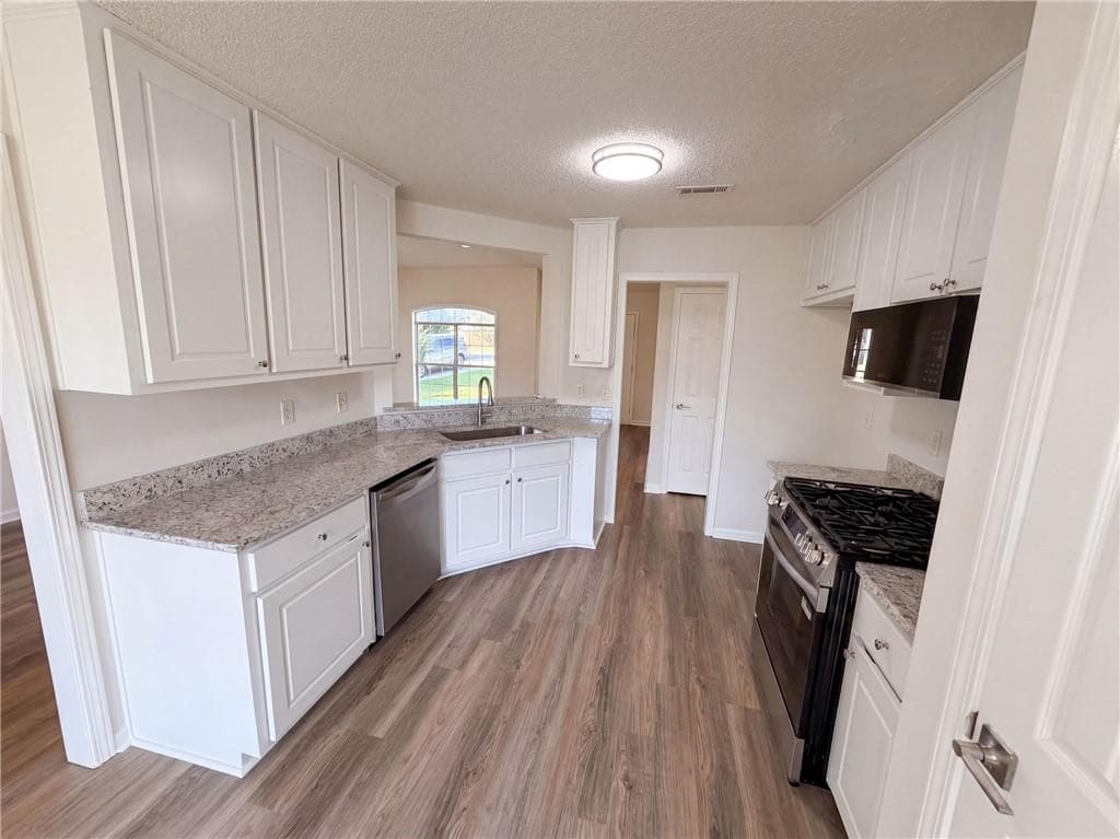 3 bedroom, 2 bathroom, 1,498 sq ft single family residence for sale at 1088 Meadow Glen Circle, Fairburn, GA 30213 — photo 7