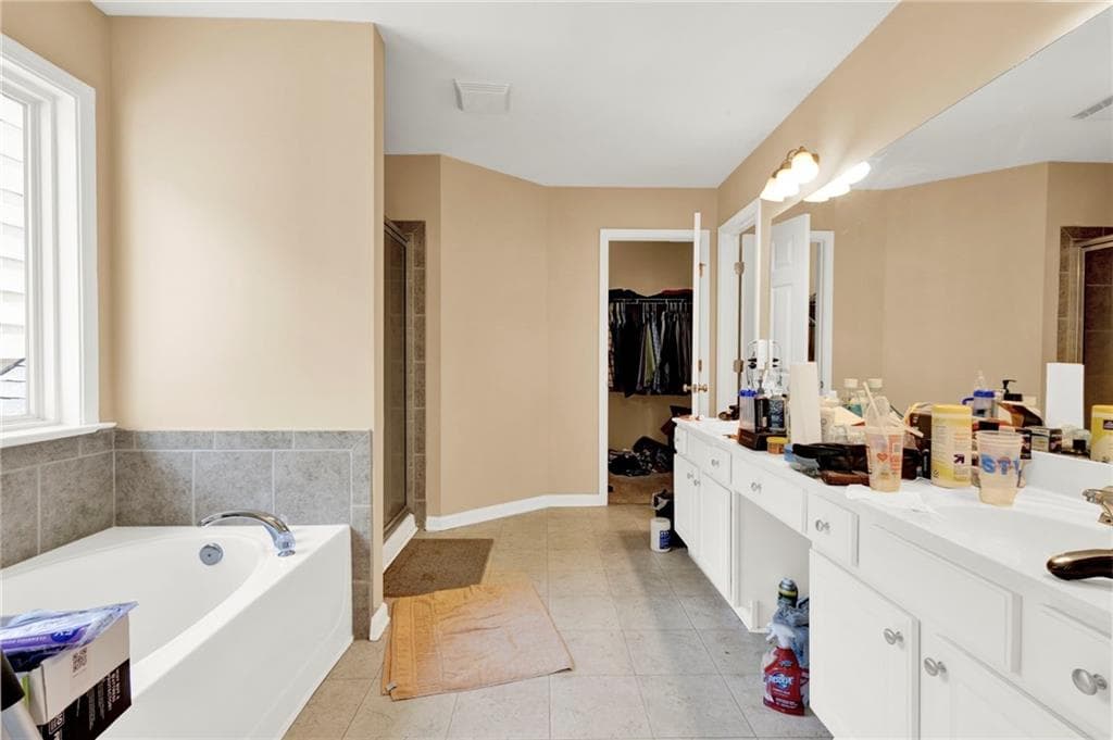 4 bedroom, 3 bathroom, 2,332 sq ft single family residence under contract at 3716 Ramsey Circle, Atlanta, GA 30331 — photo 7