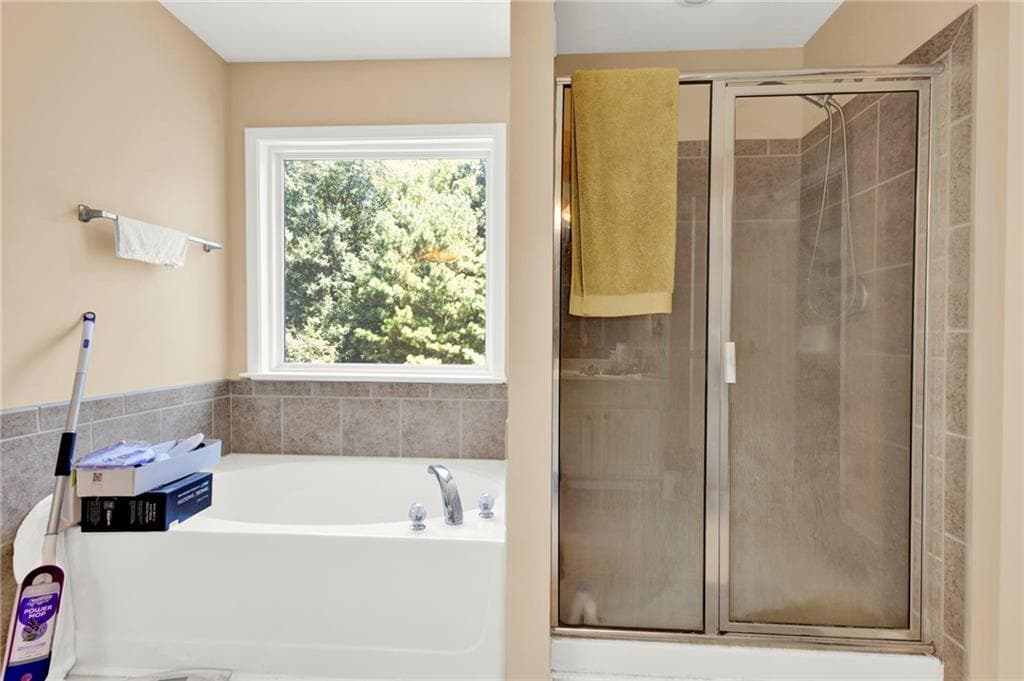 4 bedroom, 3 bathroom, 2,332 sq ft single family residence under contract at 3716 Ramsey Circle, Atlanta, GA 30331 — photo 9