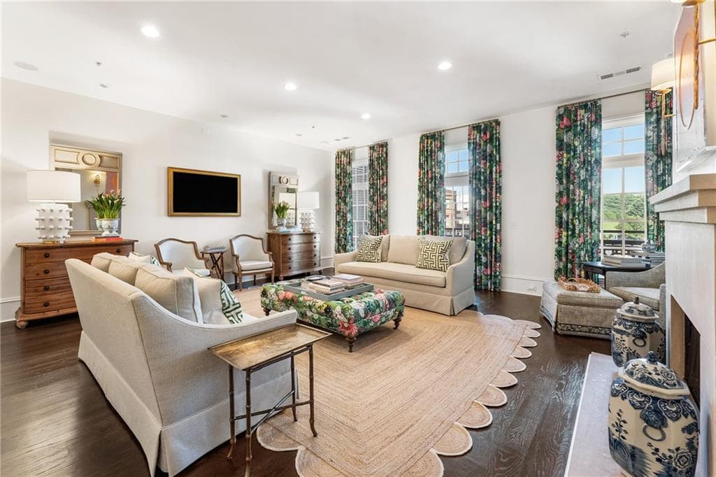3 bedroom, 3 bathroom, 2,760 sq ft condominium under contract at 5925 Odell Street J2, Cumming, GA 30040 — photo 5