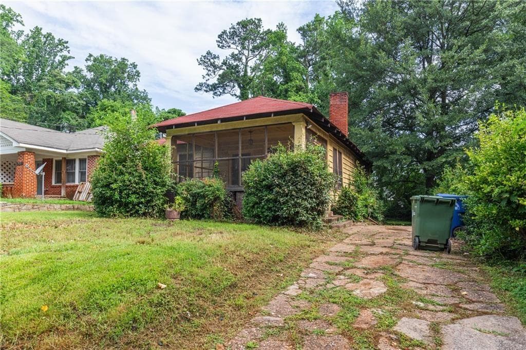 2 bedroom, 1 bathroom, 1,110 sq ft single family residence under contract at 969 Byron Drive, Atlanta, GA 30310 — photo 3