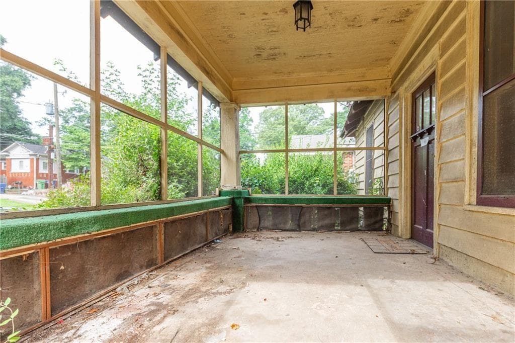 2 bedroom, 1 bathroom, 1,110 sq ft single family residence under contract at 969 Byron Drive, Atlanta, GA 30310 — photo 4