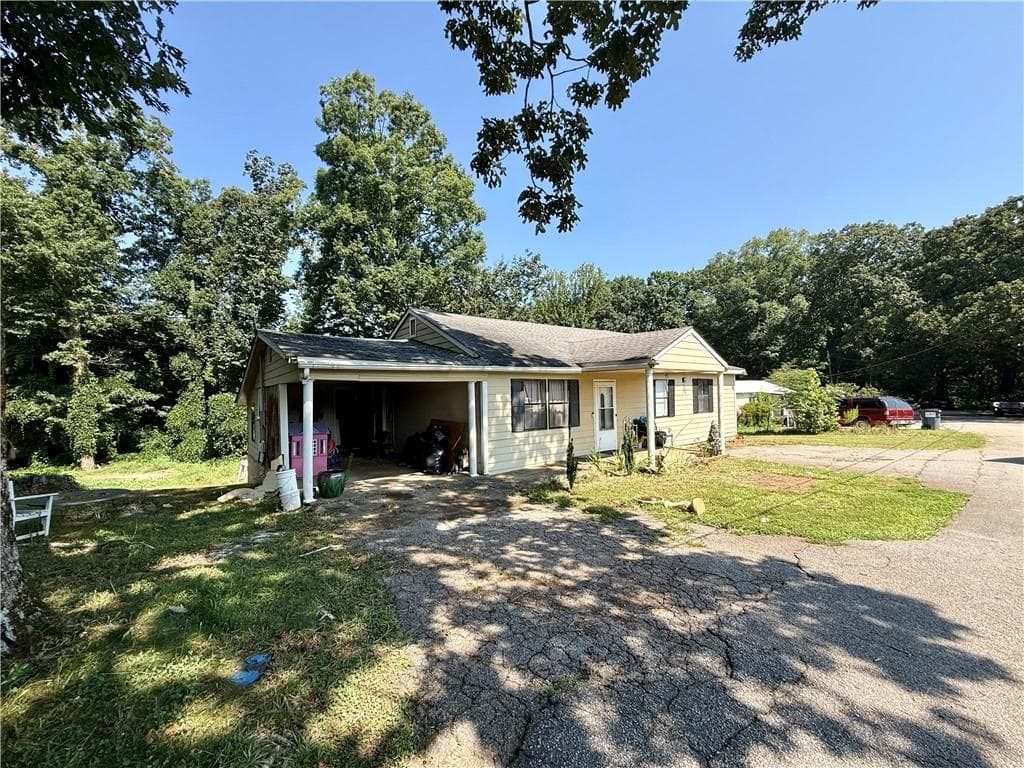 3 bedroom, 1 bathroom, 1,154 sq ft single family residence for sale at 105 Bennett Drive, Gainesville, GA 30501 — photo 2