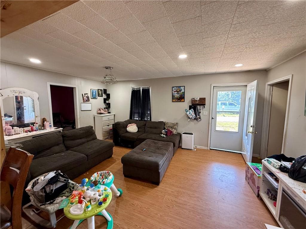 3 bedroom, 1 bathroom, 1,154 sq ft single family residence for sale at 105 Bennett Drive, Gainesville, GA 30501 — photo 8