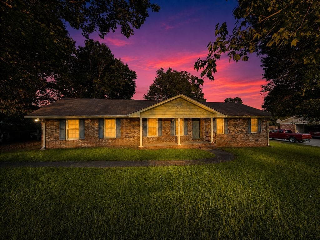 3 bedroom, 2 bathroom, 1,407 sq ft single family residence for sale at 25 Montre Circle, Silver Creek, GA 30173