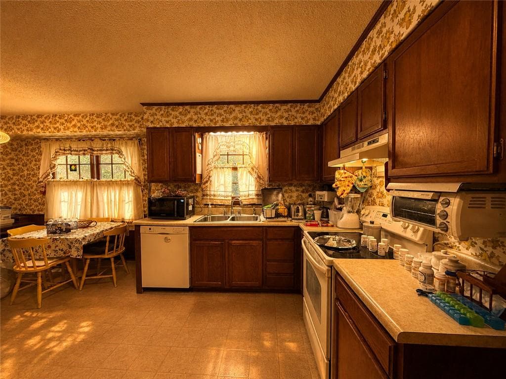 3 bedroom, 2 bathroom, 1,407 sq ft single family residence for sale at 25 Montre Circle, Silver Creek, GA 30173 — photo 10