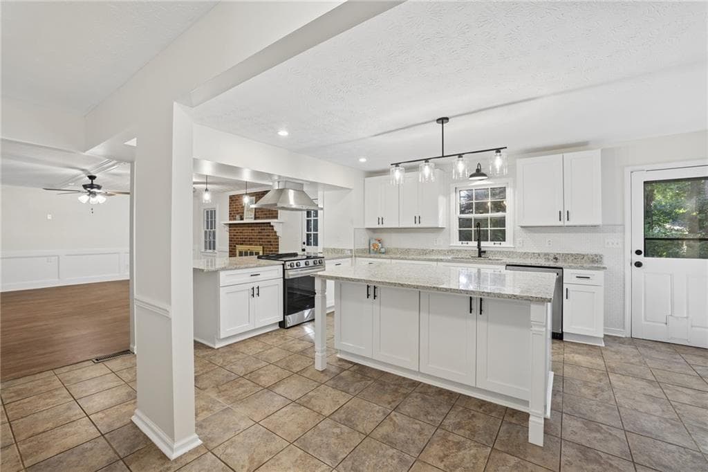 4 bedroom, 3 bathroom, 2,964 sq ft single family residence under contract at 1104 Staples Drive, Lilburn, GA 30047 — photo 7
