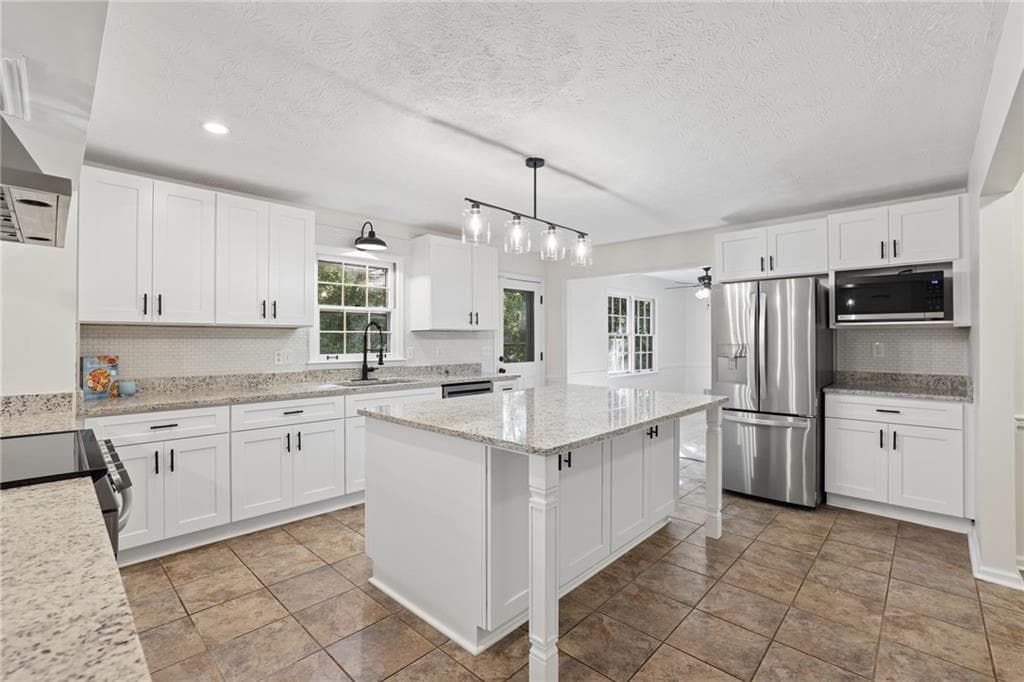 4 bedroom, 3 bathroom, 2,964 sq ft single family residence under contract at 1104 Staples Drive, Lilburn, GA 30047 — photo 8