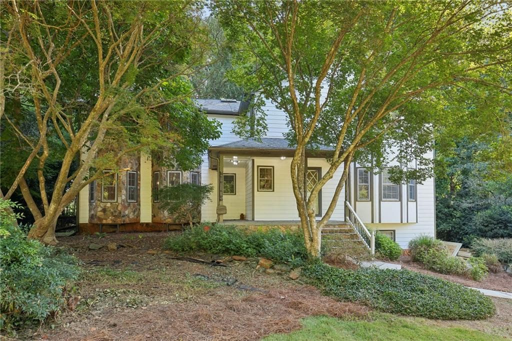 4 bedroom, 3 bathroom, 2,964 sq ft single family residence under contract at 1104 Staples Drive, Lilburn, GA 30047 — photo 3