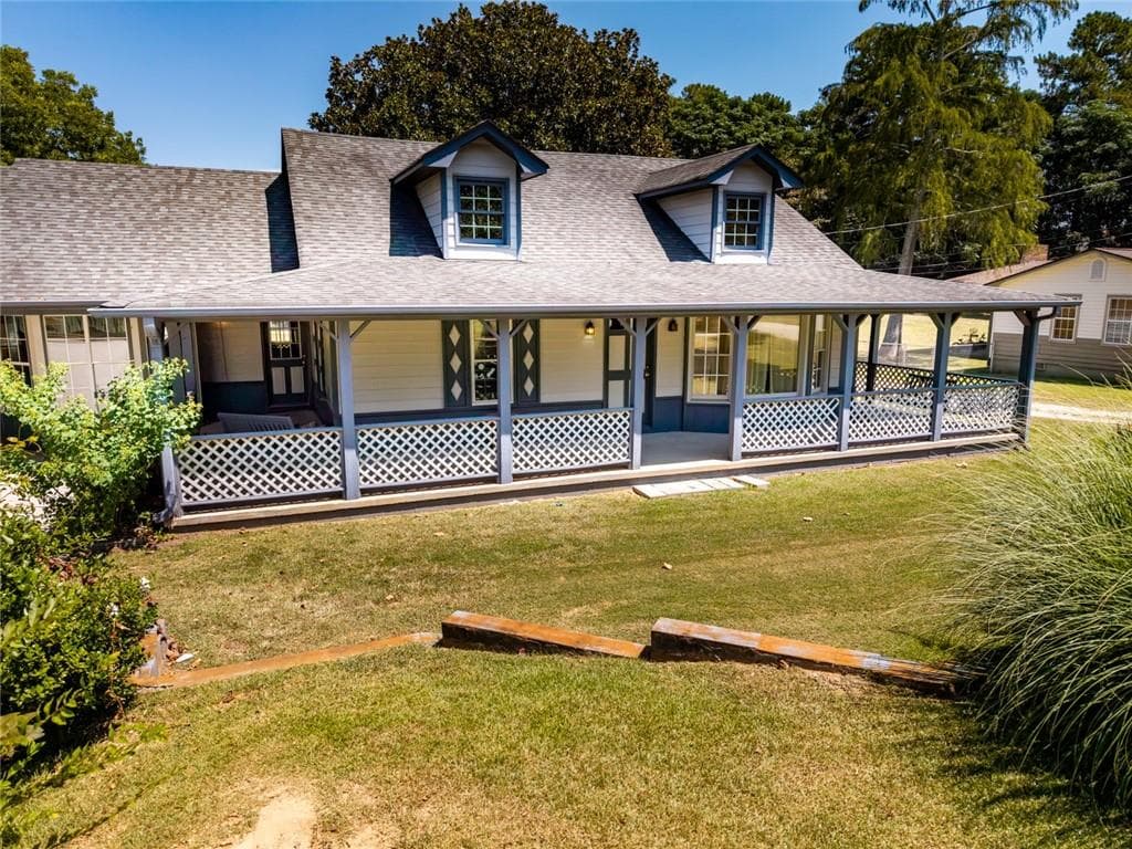3 bedroom, 2 bathroom, 1,865 sq ft single family residence for sale at 2144 Boar Tusk Road, Conyers, GA 30012 — photo 3