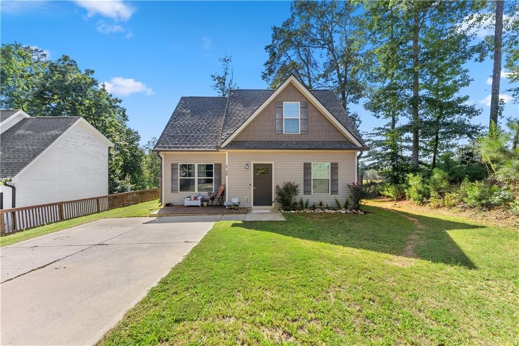 3 bedroom, 3 bathroom, 1,364 sq ft single family residence for sale at 2310 Belaire Drive, Cumming, GA 30041 — photo 2