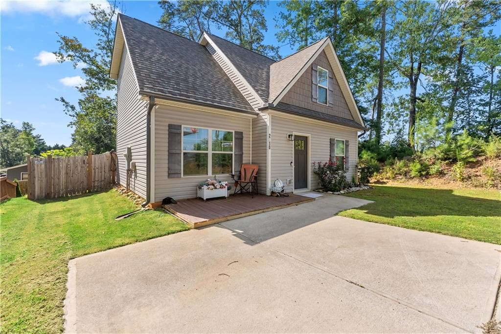3 bedroom, 3 bathroom, 1,364 sq ft single family residence for sale at 2310 Belaire Drive, Cumming, GA 30041 — photo 4