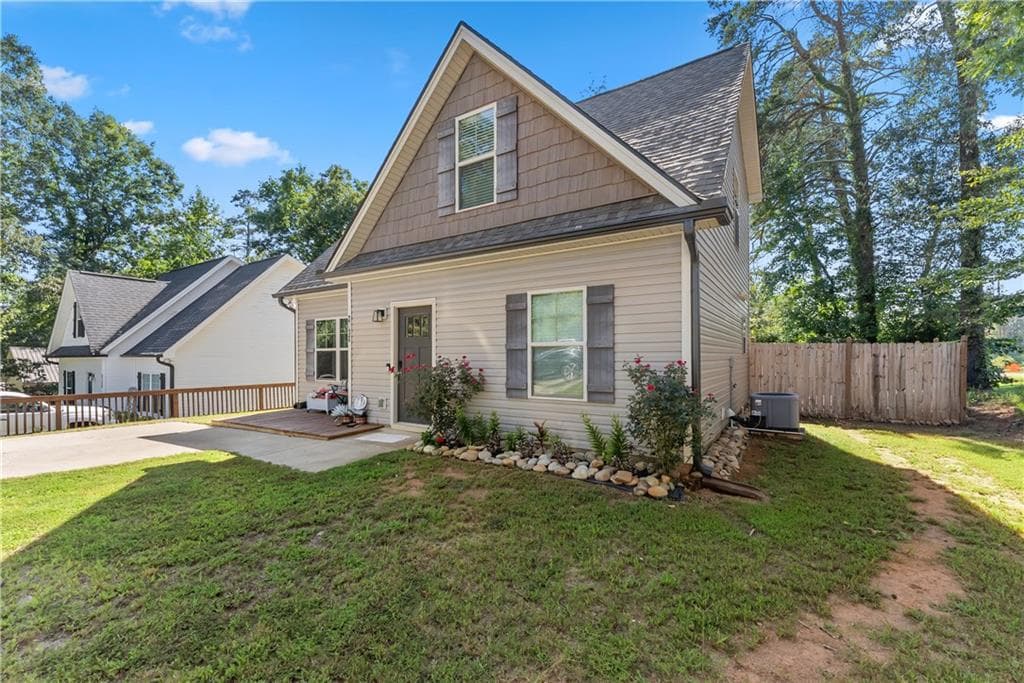 3 bedroom, 3 bathroom, 1,364 sq ft single family residence for sale at 2310 Belaire Drive, Cumming, GA 30041 — photo 6
