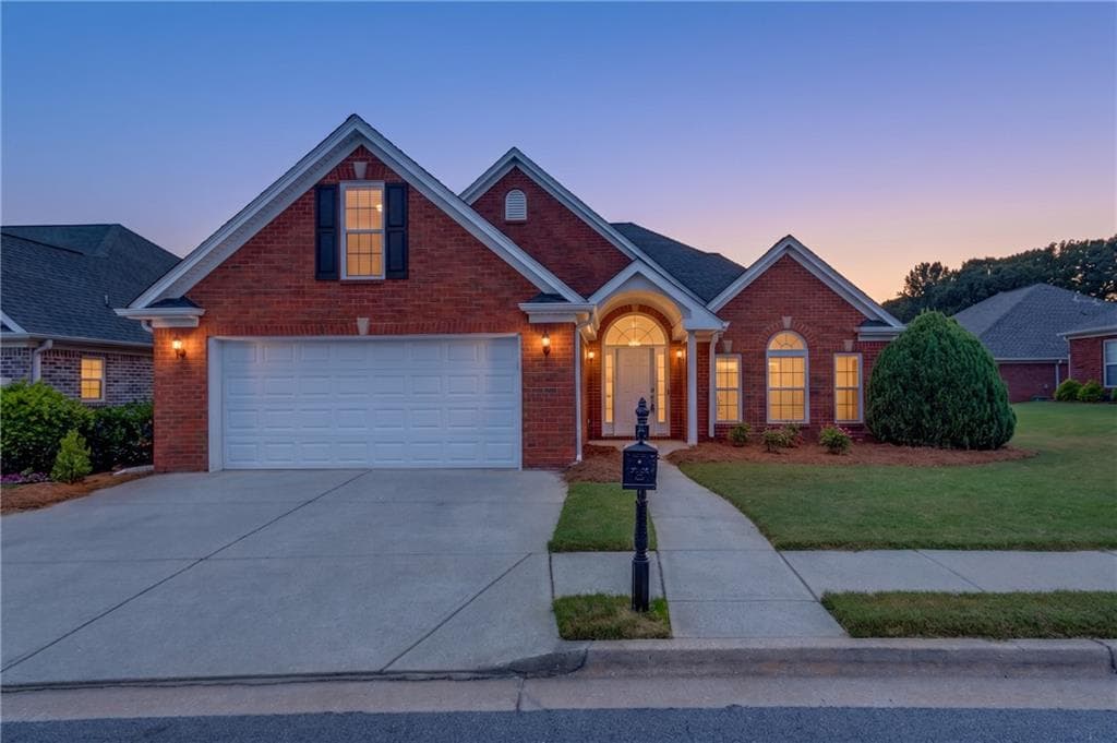 3 bedroom, 2 bathroom, 2,353 sq ft single family residence under contract at 2029 Wicker Wood Way, Snellville, GA 30078 — photo 2