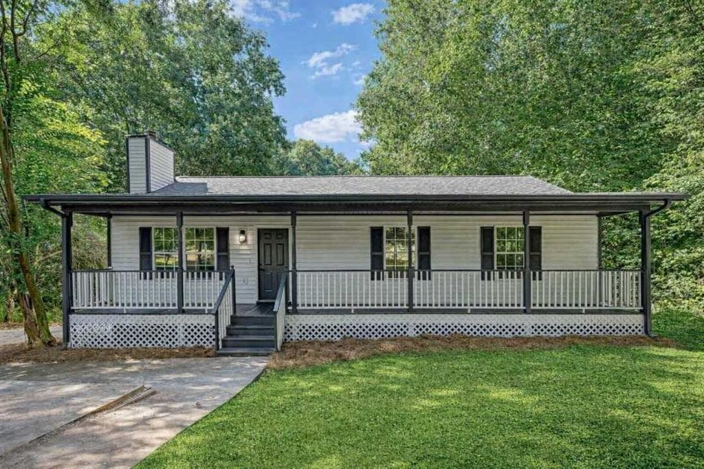 3 bedroom, 2 bathroom, 1,215 sq ft single family residence for sale at 88 Tanners Bridge Road, Bethlehem, GA 30620 — photo 1 of 31