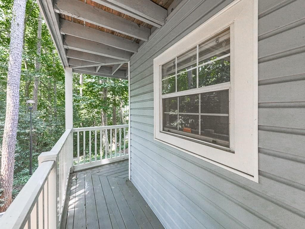 2 bedroom, 2 bathroom, 1,166 sq ft condominium under contract at 1634 Roanoke Place 7, Marietta, GA 30067 — photo 4